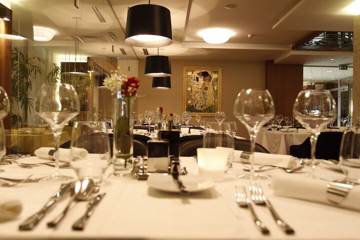 Dining 26 of 48