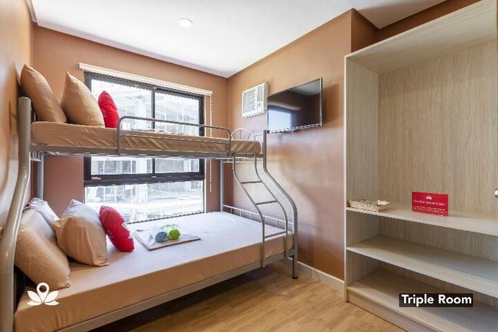 Suite 3 of 32