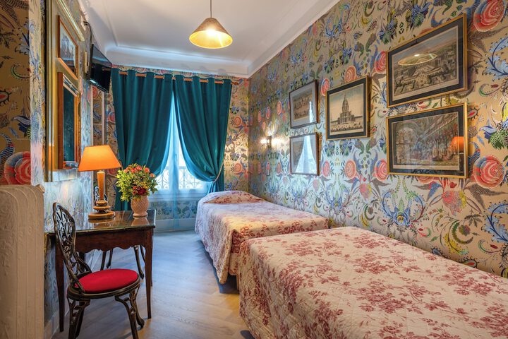 Room 7 of 18