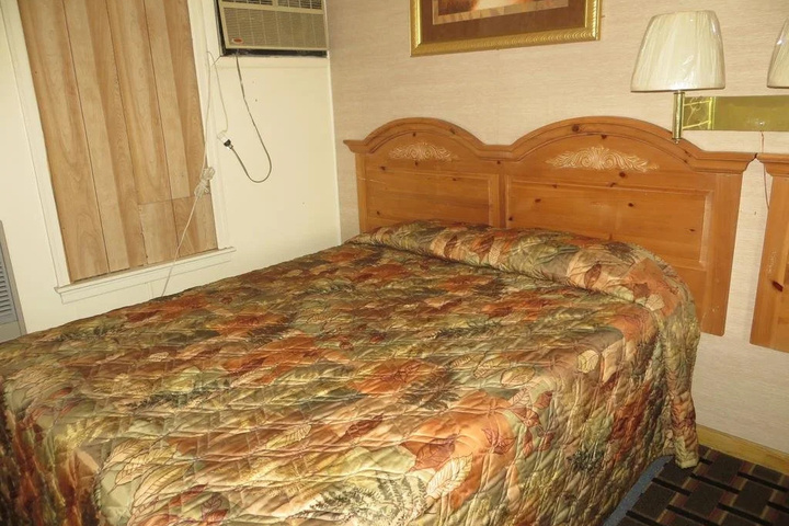 Room 8 of 14