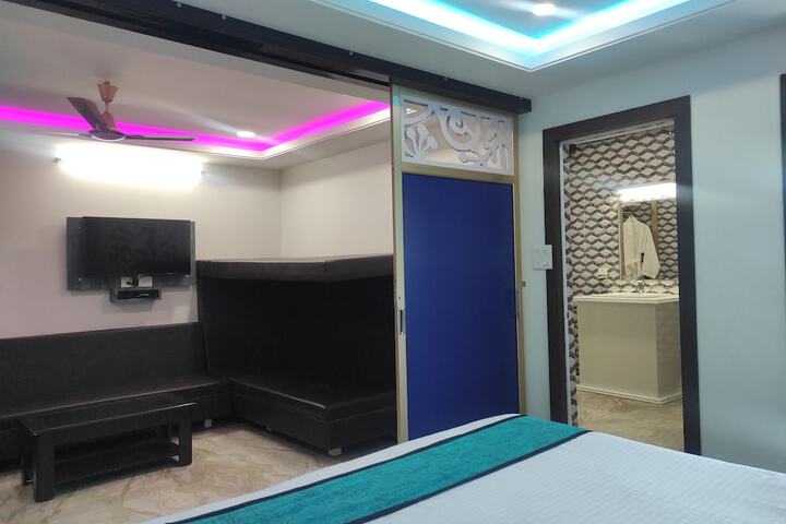 Room 16 of 42