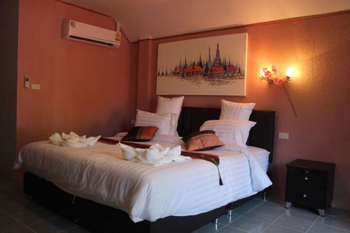 Room 4 of 83