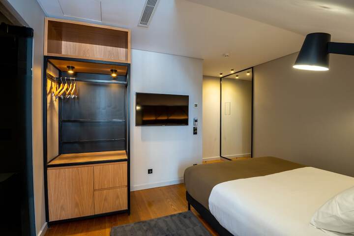 Room 8 of 71