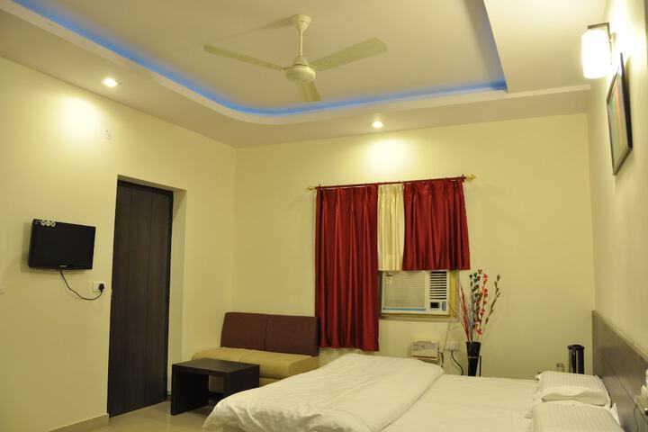 Room 4 of 36