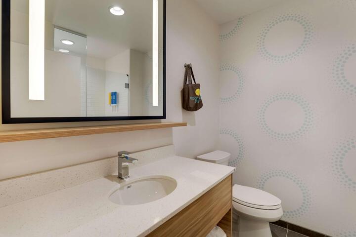 2 Queen Beds with Walk in Shower (11 of 14)