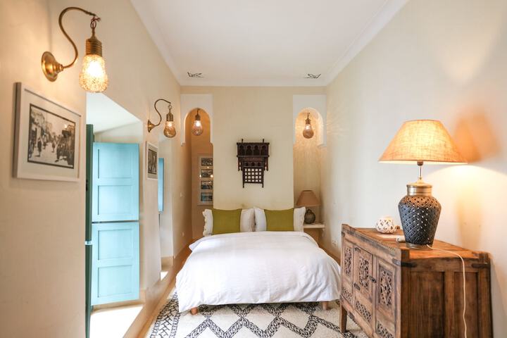 Room 3 of 70
