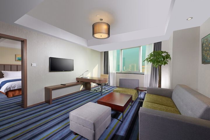 Room 2 of 86