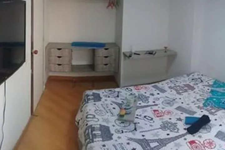 Room 4 of 7
