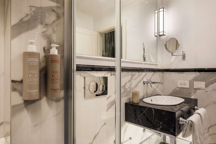 Room 66 of 98