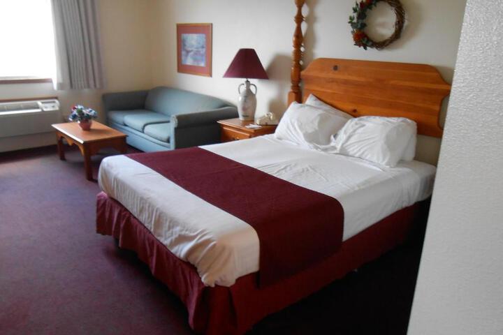 1 Queen Bed (5 of 25)