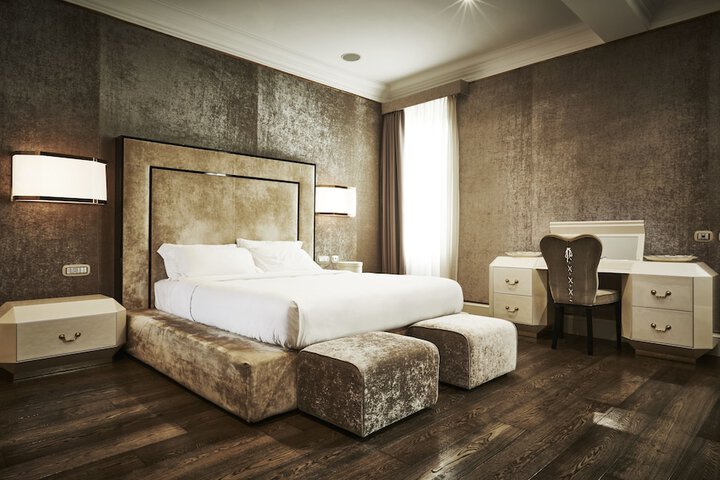 Room 44 of 118