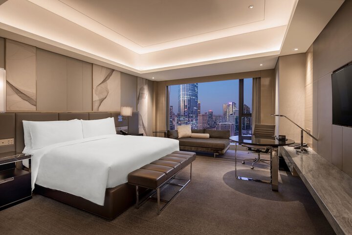 Room 10 of 94