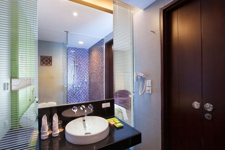 Room 15 of 32
