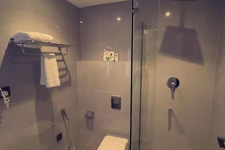 Room 17 of 32