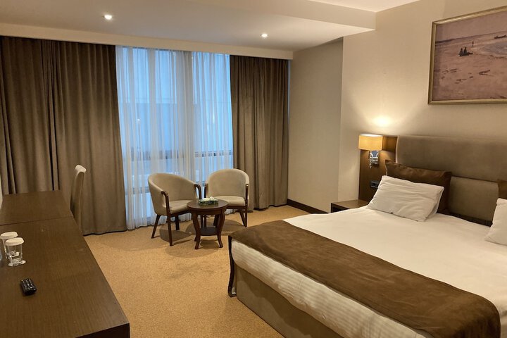 Room 34 of 342