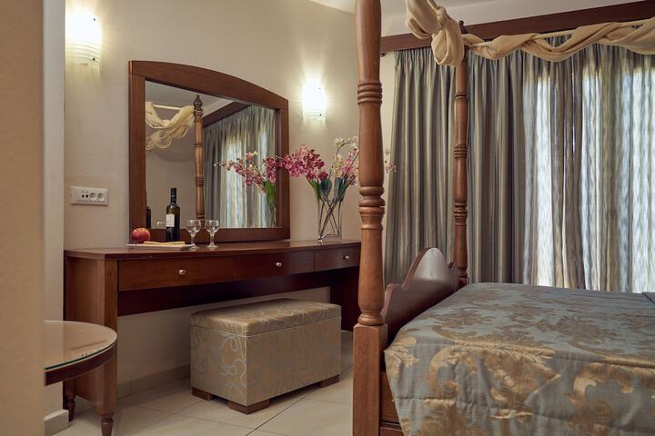 Room 10 of 43