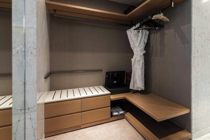 Room 45 of 170