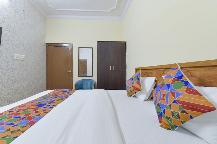 Room 13 of 37