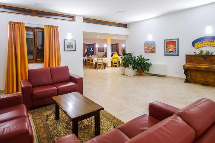 Guest Lobby
