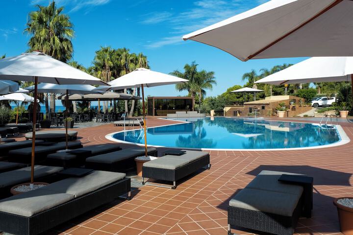 Pools & Facilities