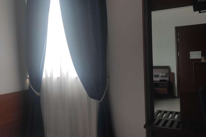 Room 27 of 59