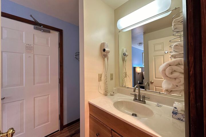 Standard Double Room 2 Queen Beds (10 of 12)