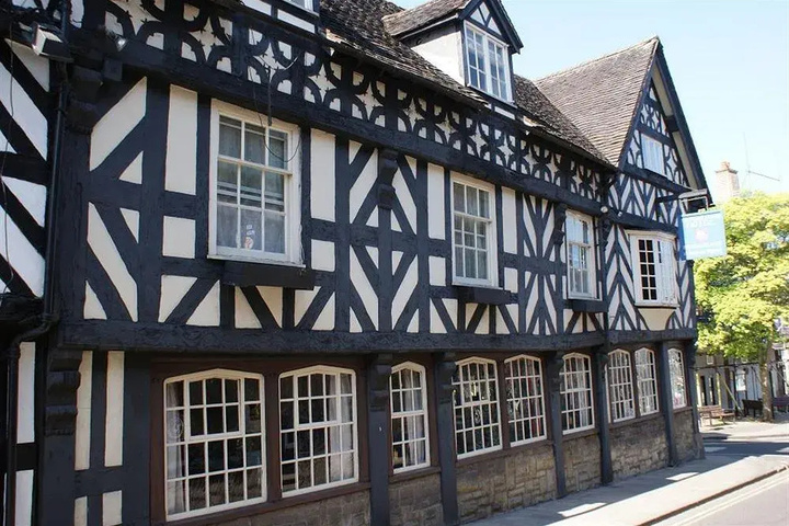 Tudor House Hotel & Restaurant