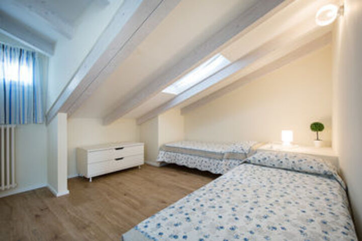 Room 202 of 450