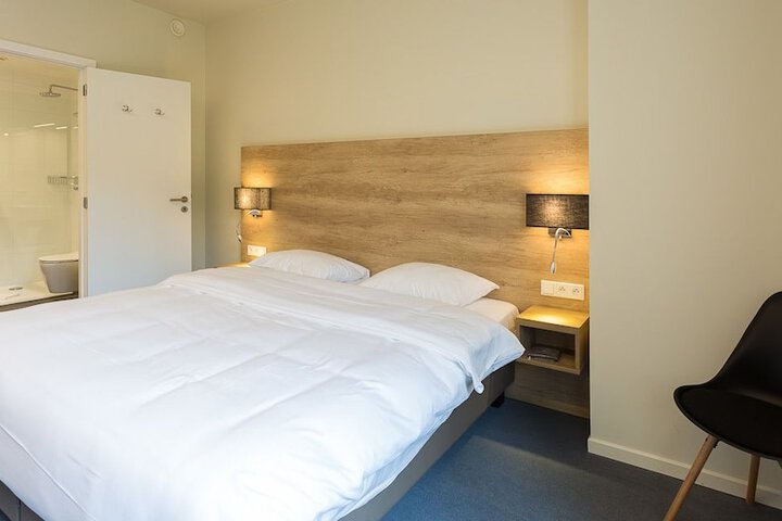Room 9 of 40