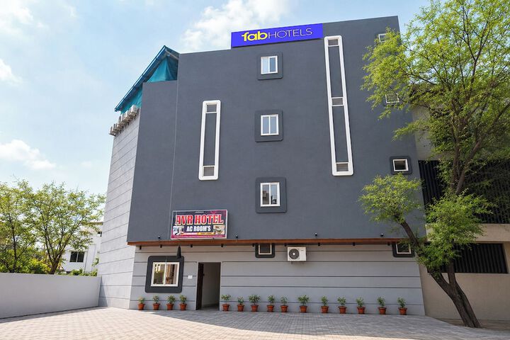 FabHotel AVR Mahalaxmi Nagar