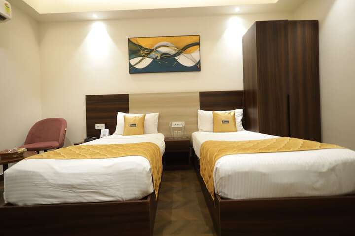 Room 8 of 40