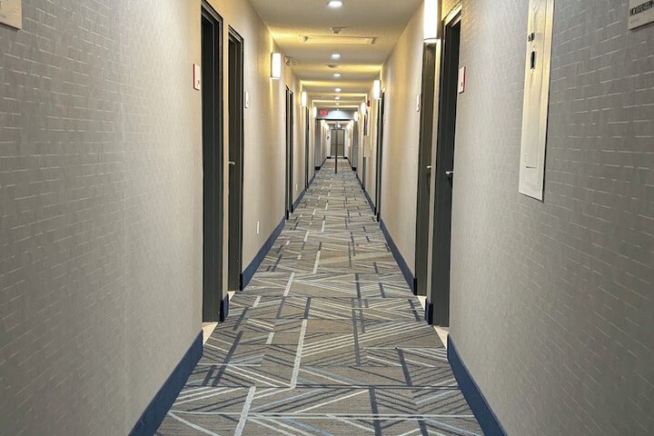 Ballroom/Hall 27 of 32