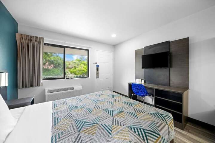 Room 2 of 10