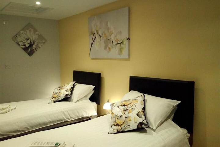 Room 12 of 35