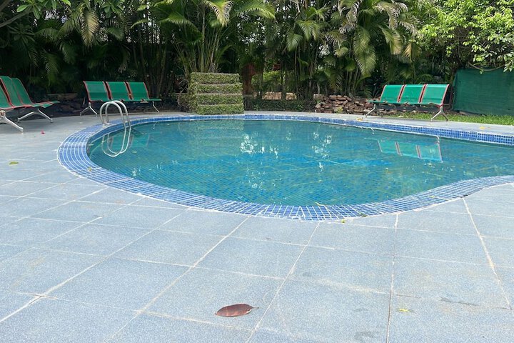 Pool 5 of 8
