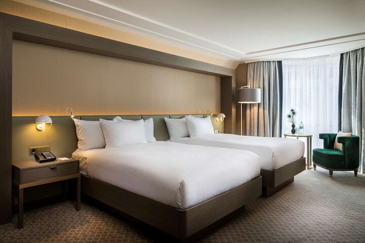 Room 42 of 145