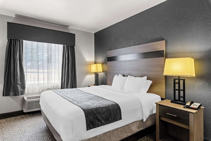 1 King Bed High Speed Internet Micrwave Refridgerator Coffee Maker Full Breakfast (24 of 27)