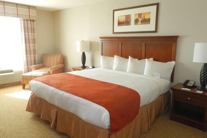 1 King Bed (2 of 10)