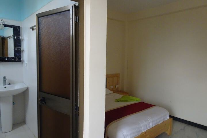 Room 8 of 18
