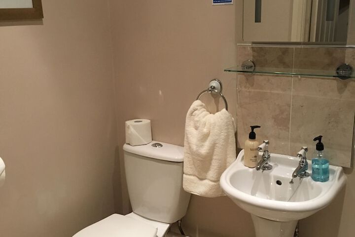 Room 21 of 38