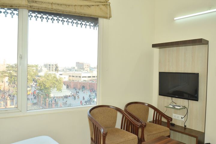 Room 16 of 27