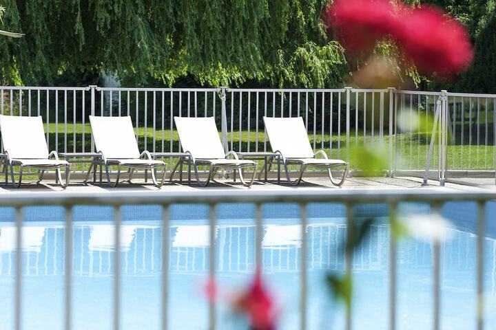 Hotel Pool