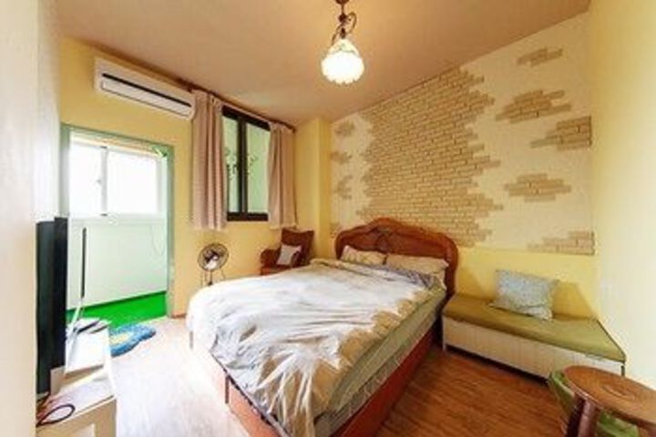 Room 16 of 19