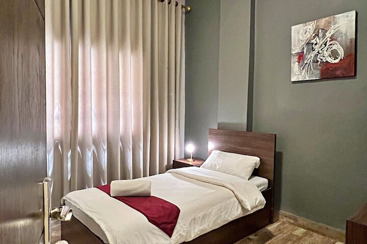 Room 27 of 114