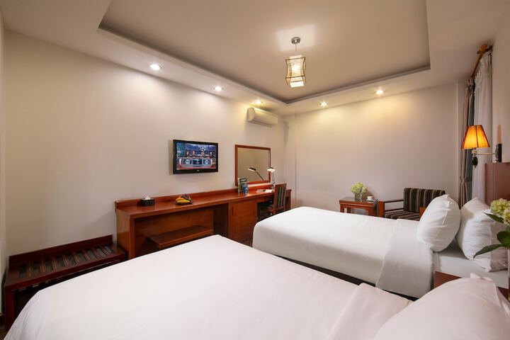 Room 13 of 83