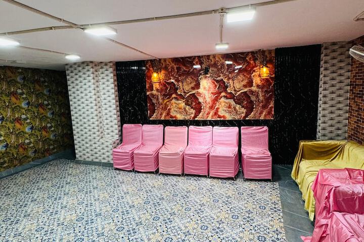 Ballroom/Hall 12 of 14