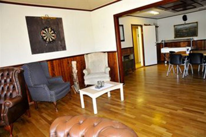 Lounge 31 of 42