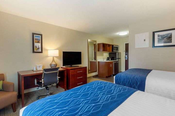 1 Queen Bed Accessible (16 of 19)