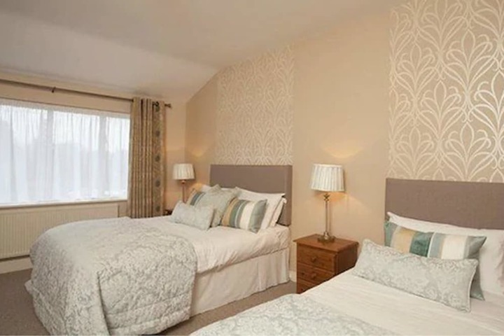 Room 11 of 28