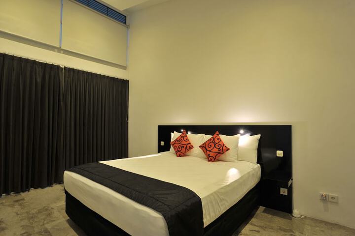 Room 3 of 87